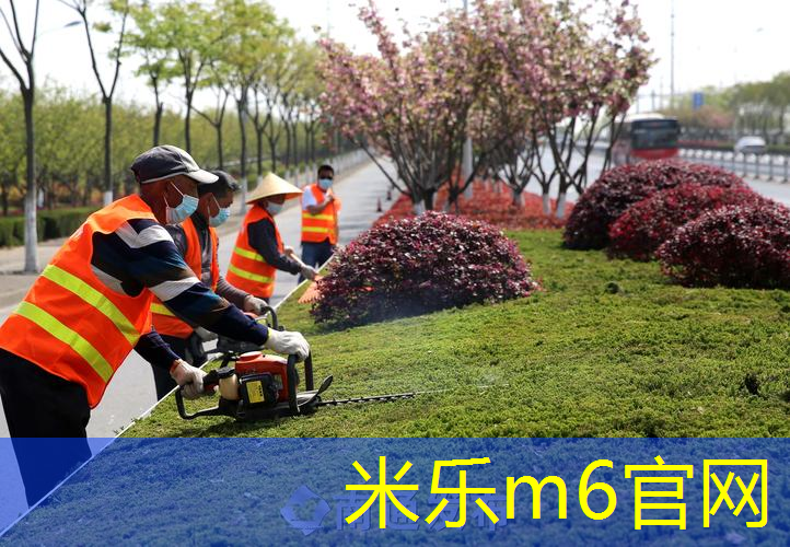 公园健身翻单杠，享受运动快乐，展现个人魅力！